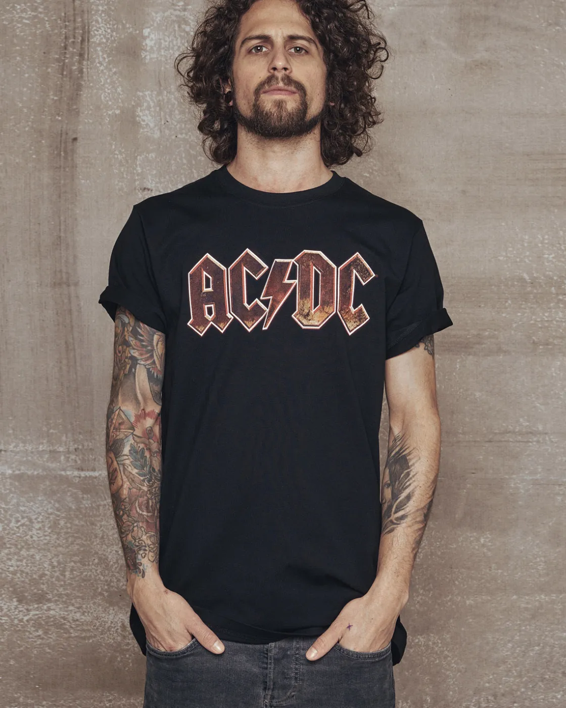 Hot AC/DC Voltage t-paita - Musta T-Paidat|Bändi- & Leffatuotteet
